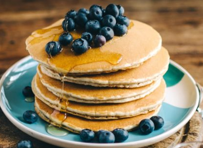 Camping recept: Pannenkoeken met bosbessen en ijs