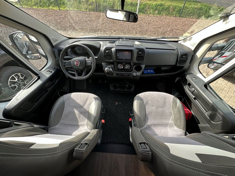 Sunlight T67S, dashboard