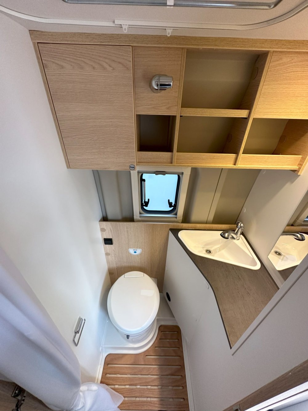 Sunlight Cliff 600RT,badkamer