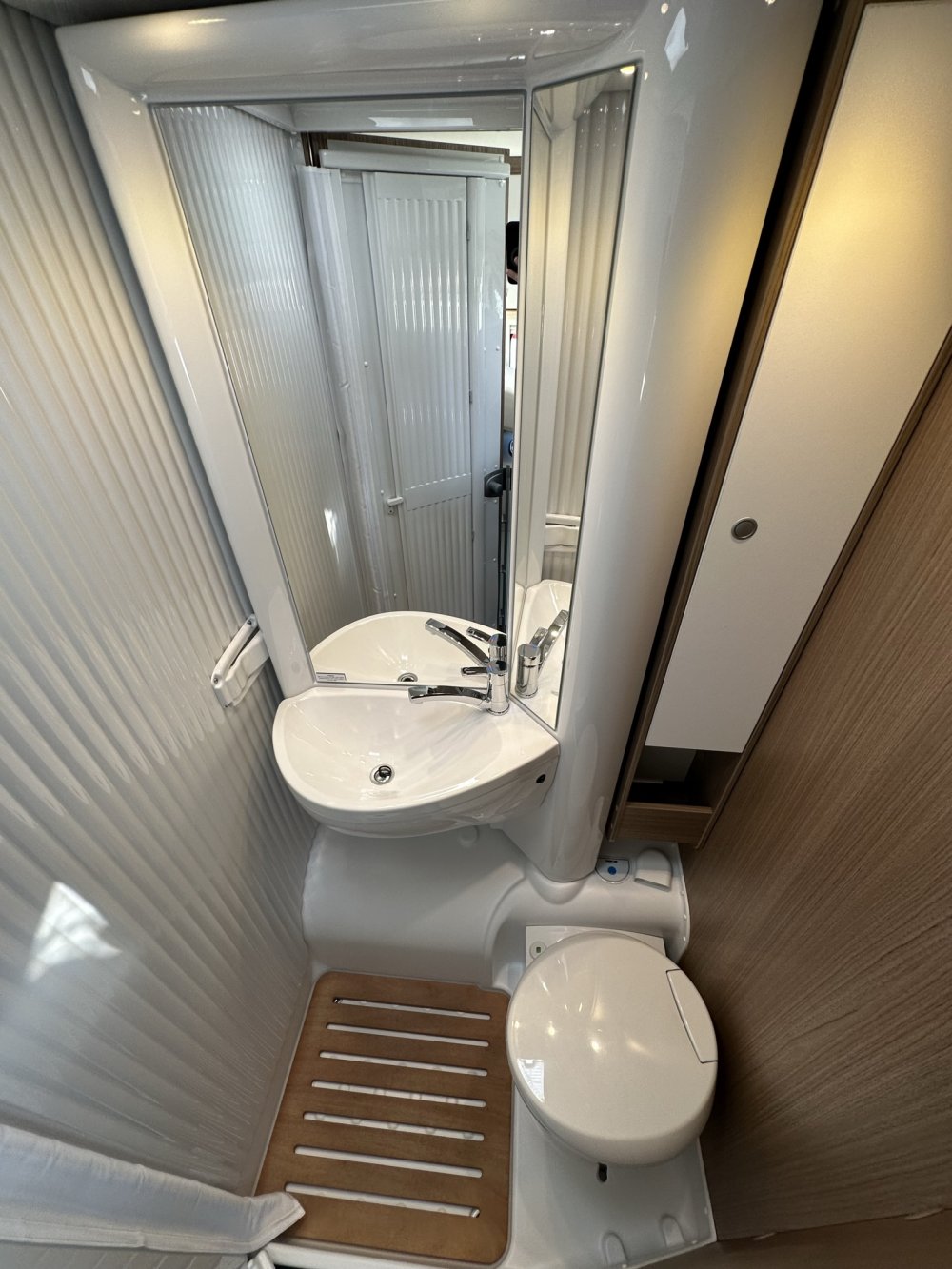 Carado V337 Edition 15, toilet