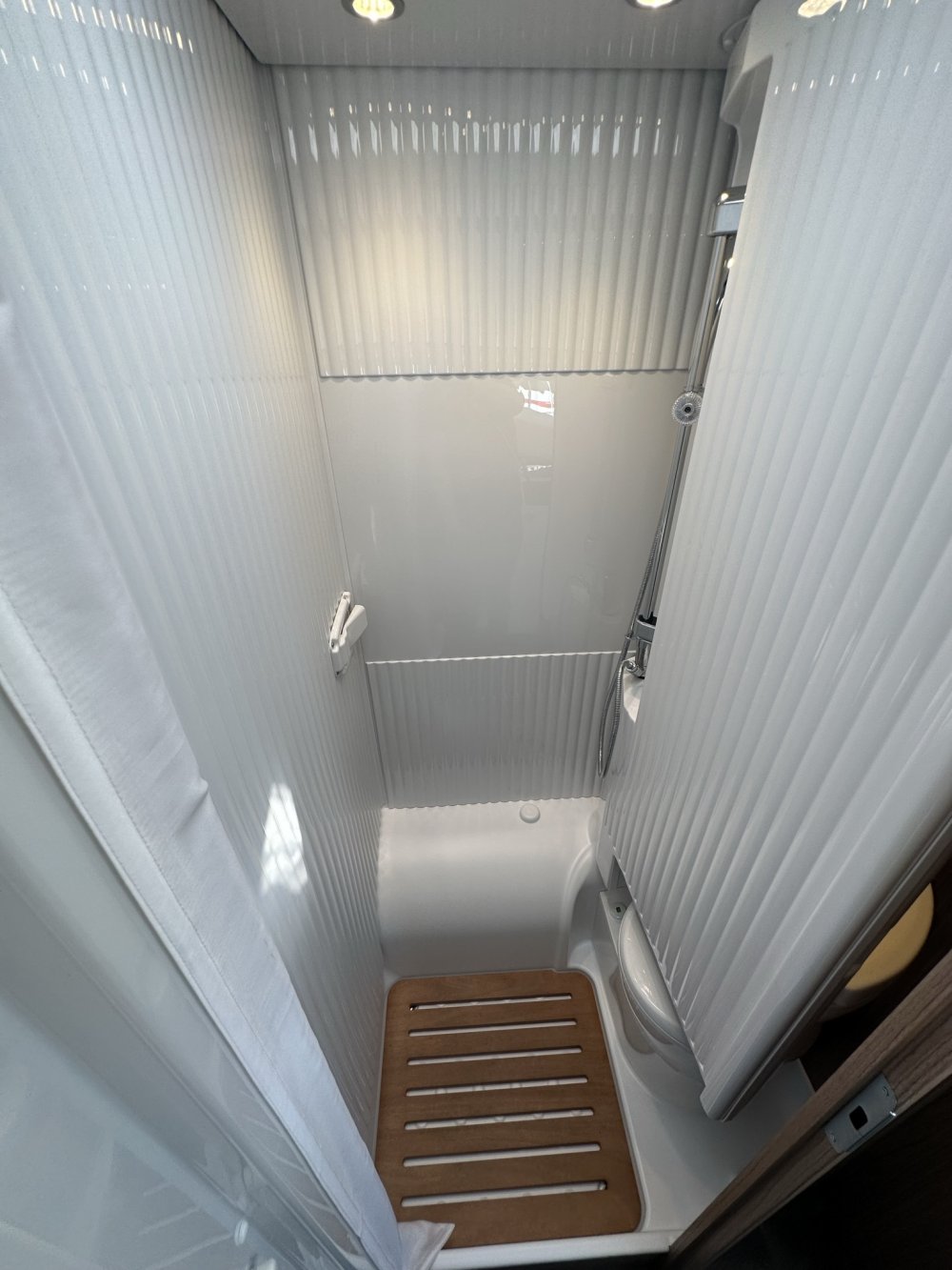 Carado V337 Edition 15, douche