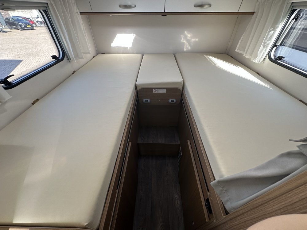 Carado V337 Edition 15, bed open