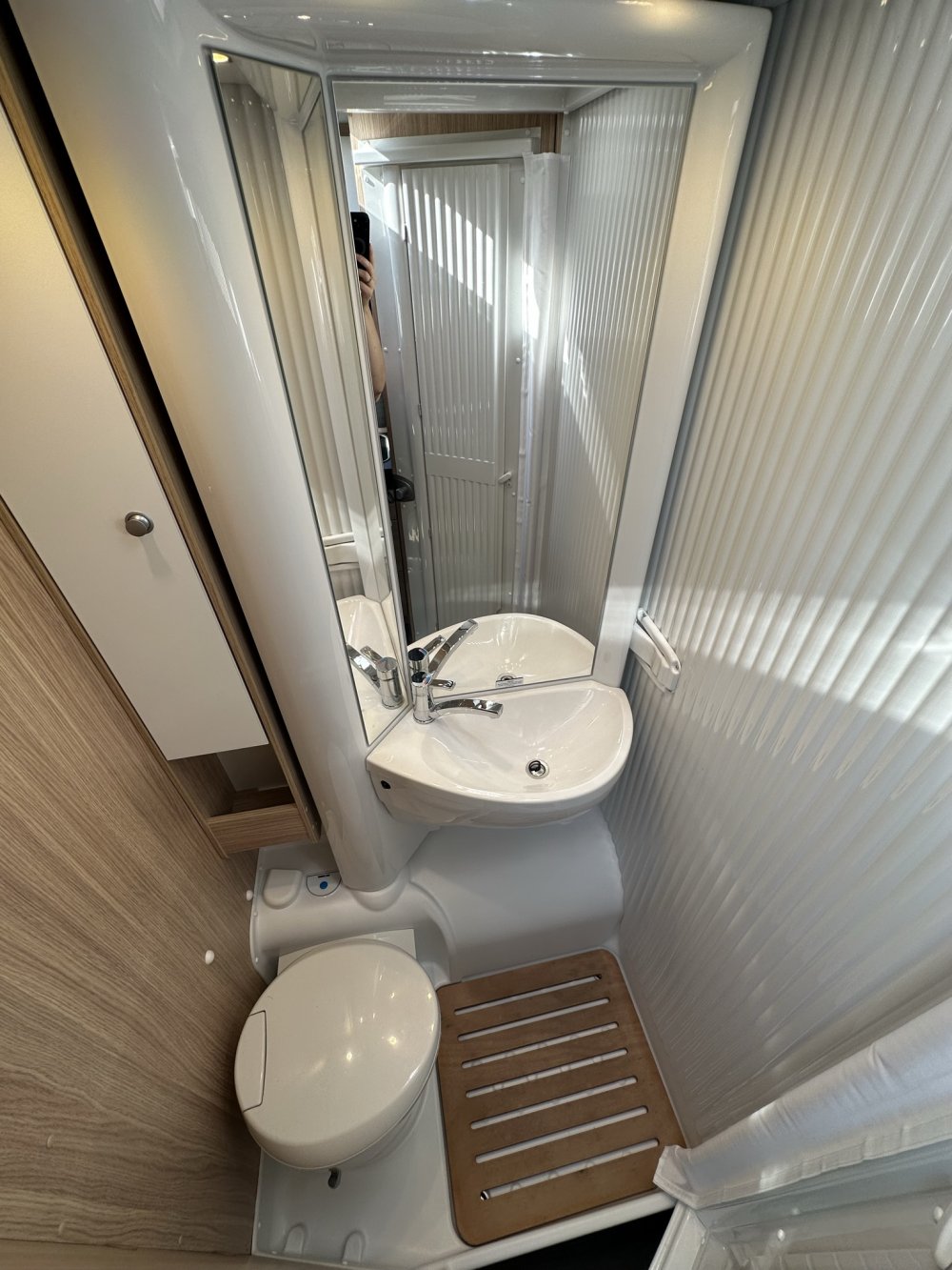 Sunlight T67, toilet