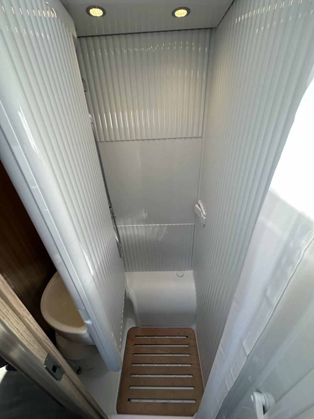 Sunlight T67, douche