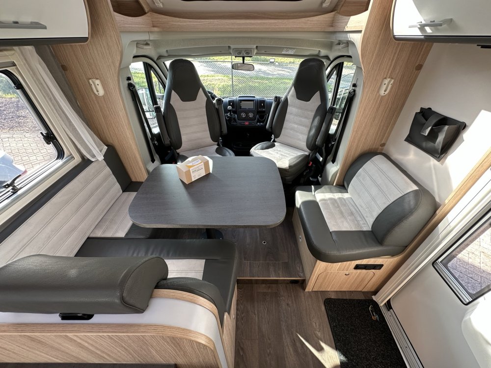 Sunlight T68, zithoek