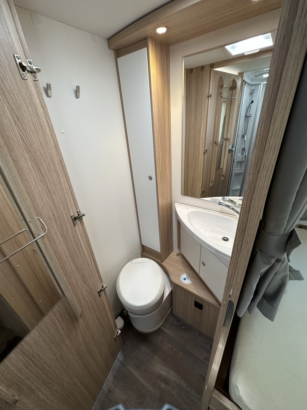 Sunlight T68, toilet