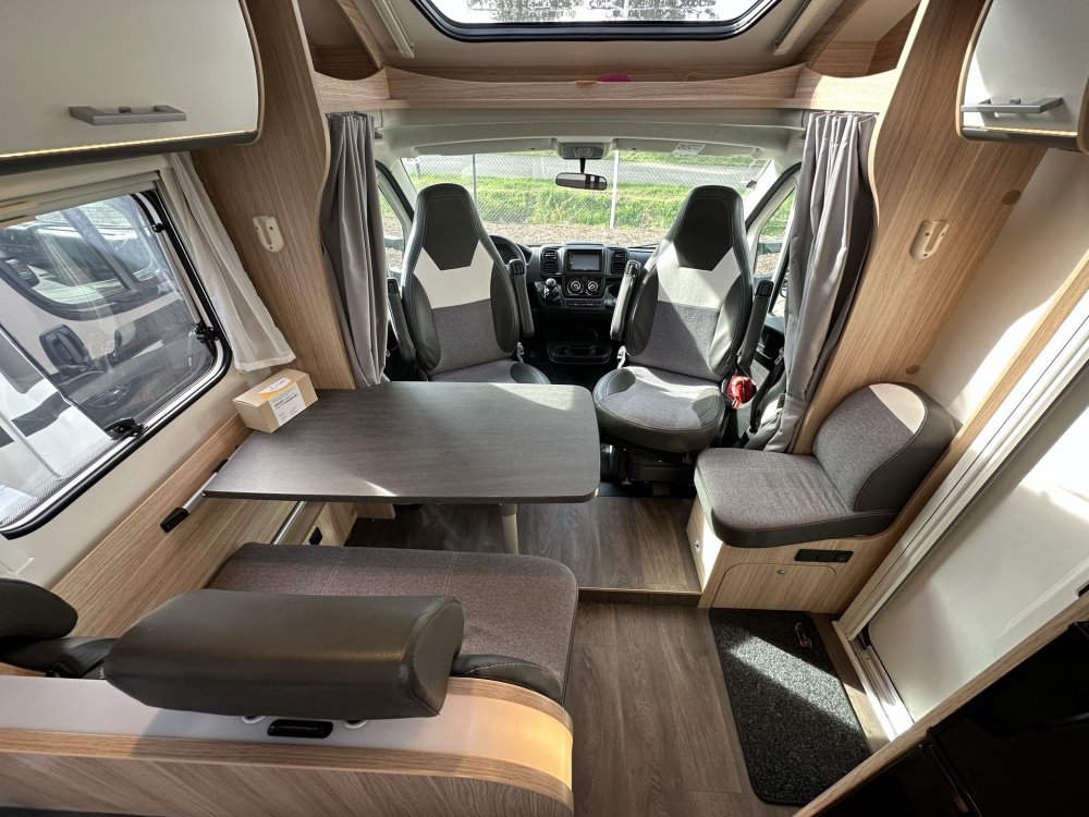 Sunlight T67S, zithoek