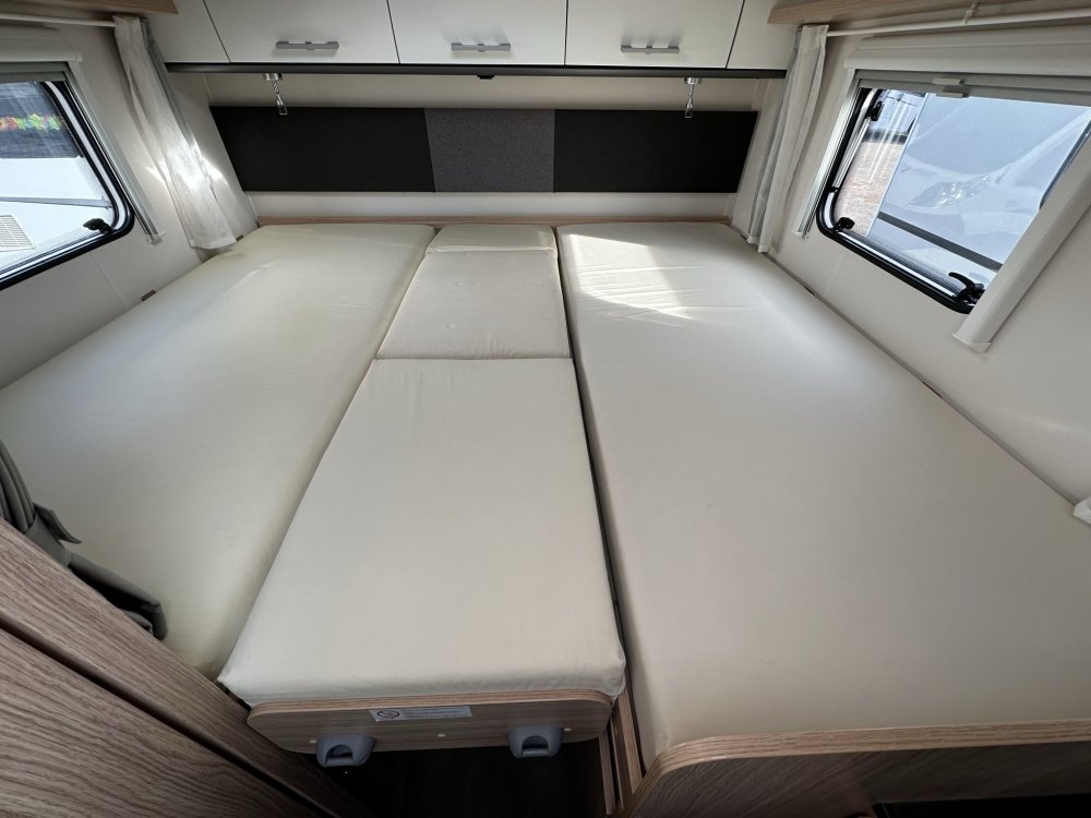 Sunlight T67S, bed gesloten