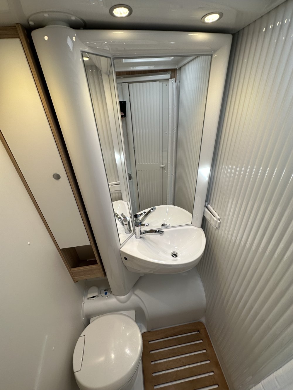 Sunlight T67S, toilet