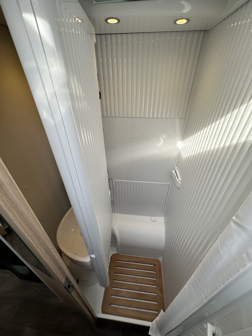 Sunlight T67S, douche