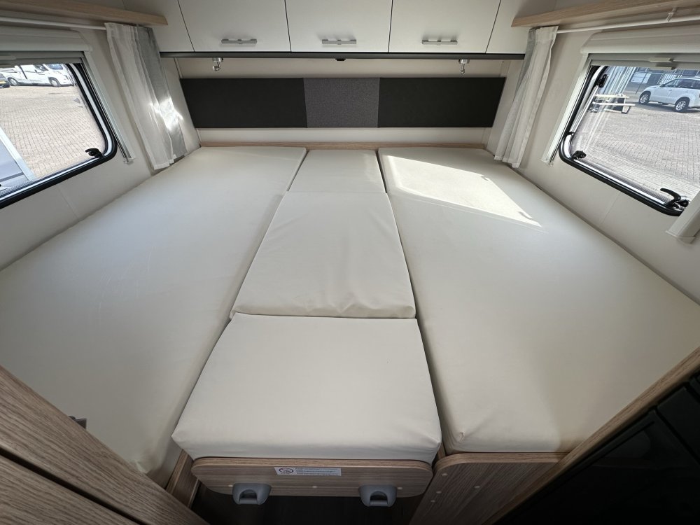 Sunlight T67, bed gesloten