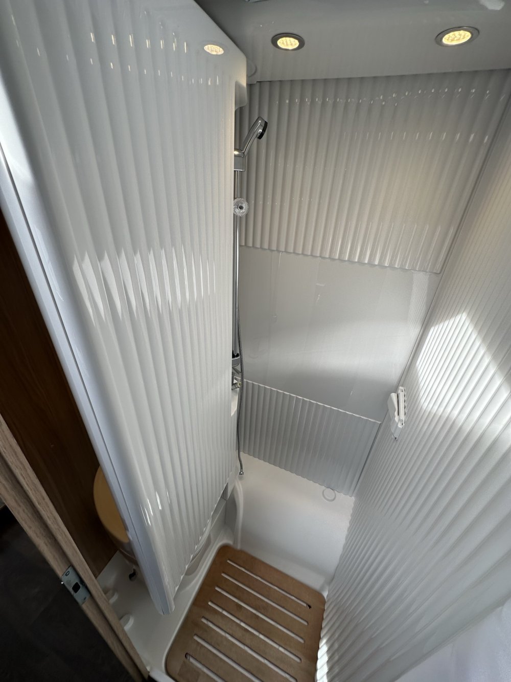 Sunlight T67, douche