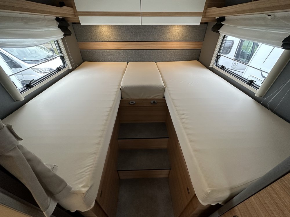 Dethleffs just, bed open