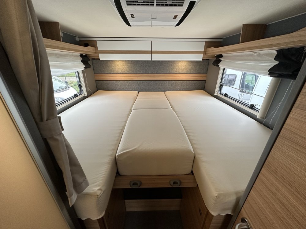 Dethleffs just, bed gesloten