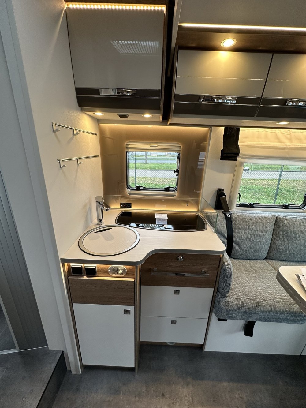 Dethleffs Trend 90, keuken