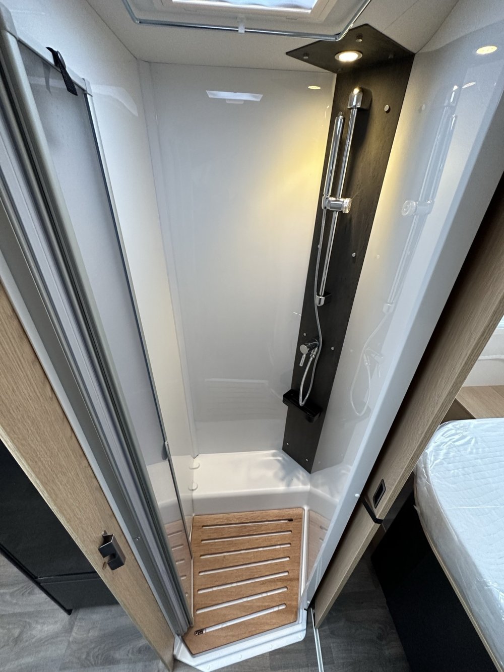 Sunlight T69LC, 2p, douche