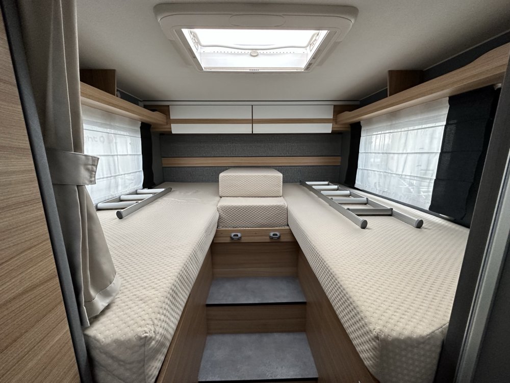 Dethleffs Just T7052 EB, bed