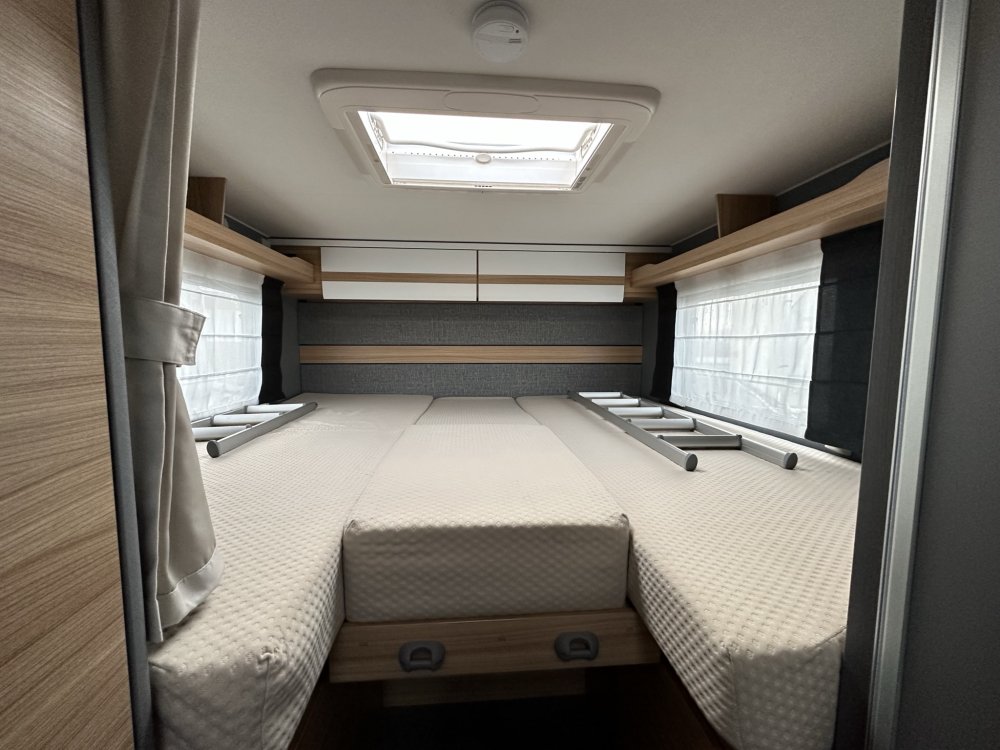 Dethleffs Just T7052 EB, bed