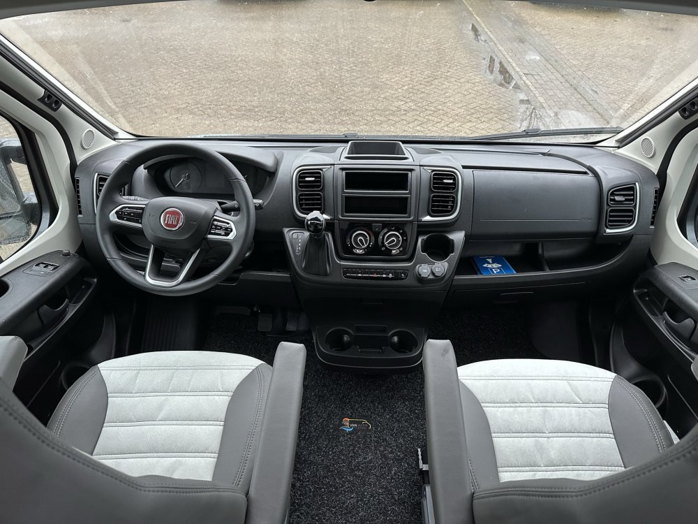 Sunlight Cliff 540, dashboard