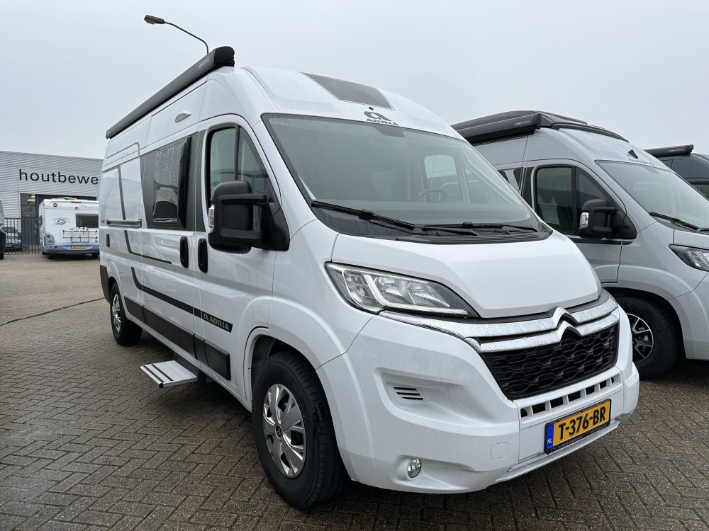 Adria buscamper, zijkant