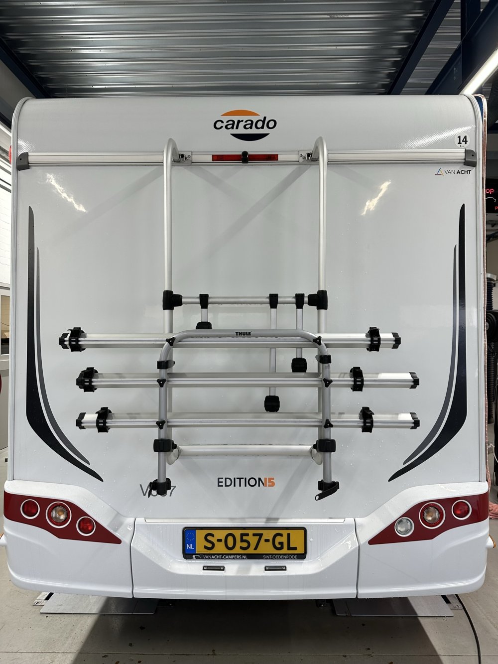 Carado V337 Edition 15, achterkant