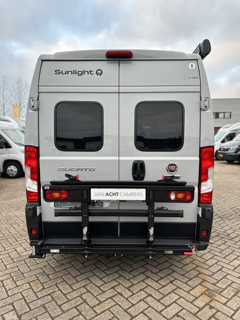 Sunlight Cliff 600RT, achterkant, busbiker