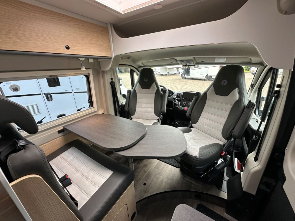 Sunlight Cliff 600AE, buscamper-2p, indeling