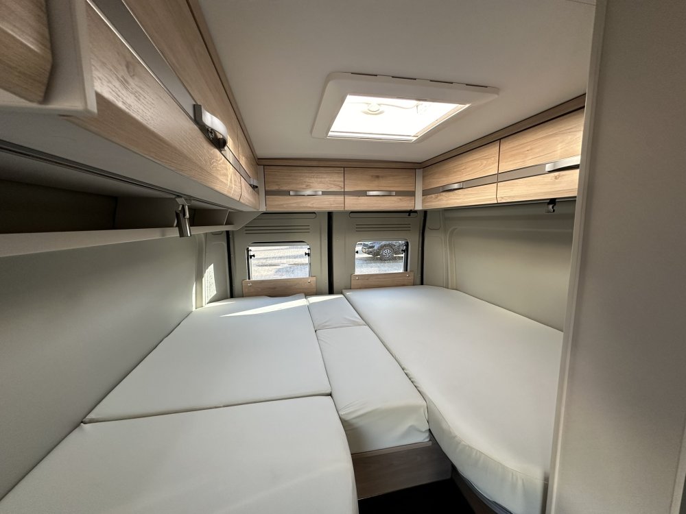 Dethleffs Globetrail 640ES, bed