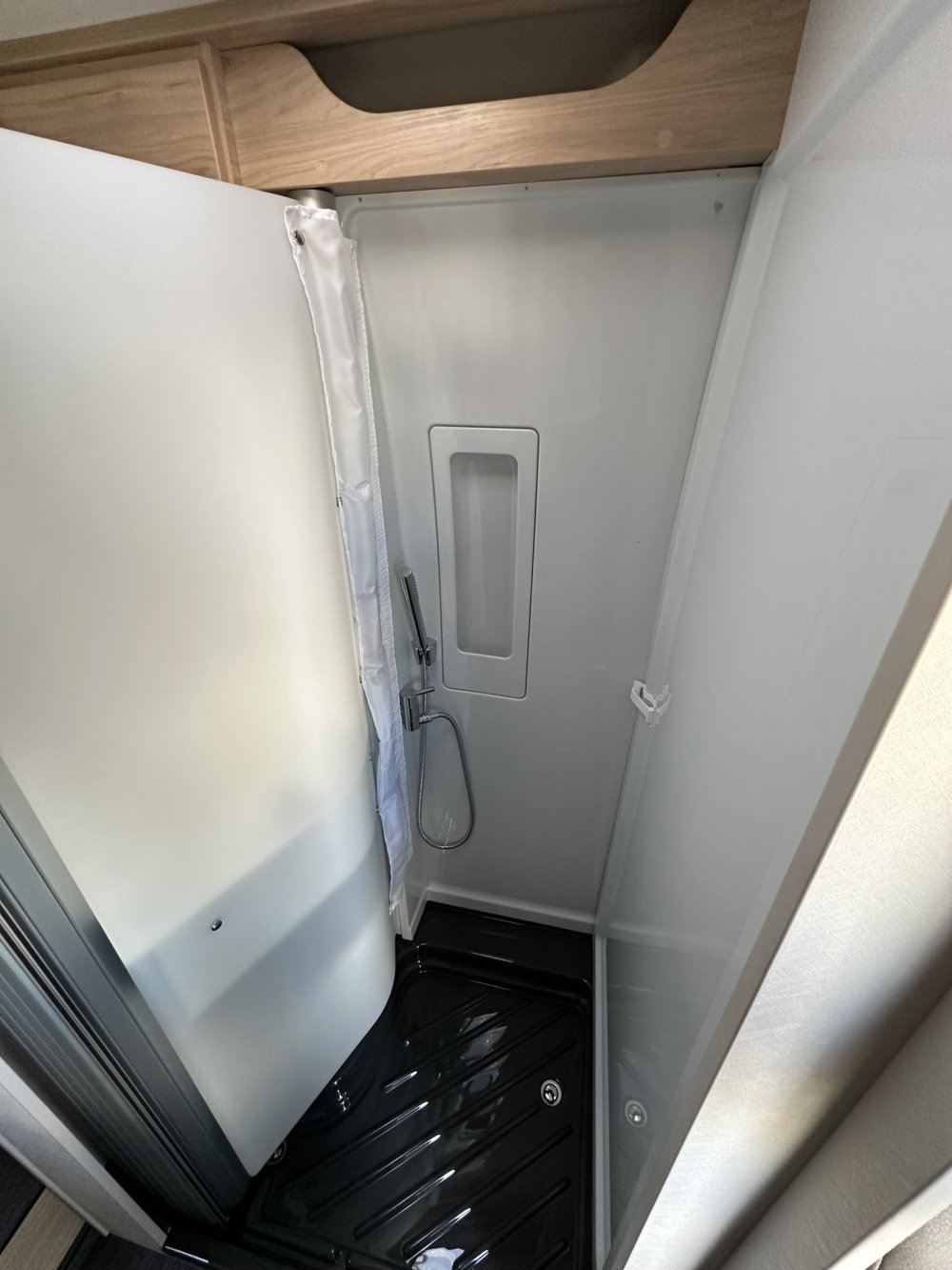 Dethleffs Globetrail 640ES, badkamer