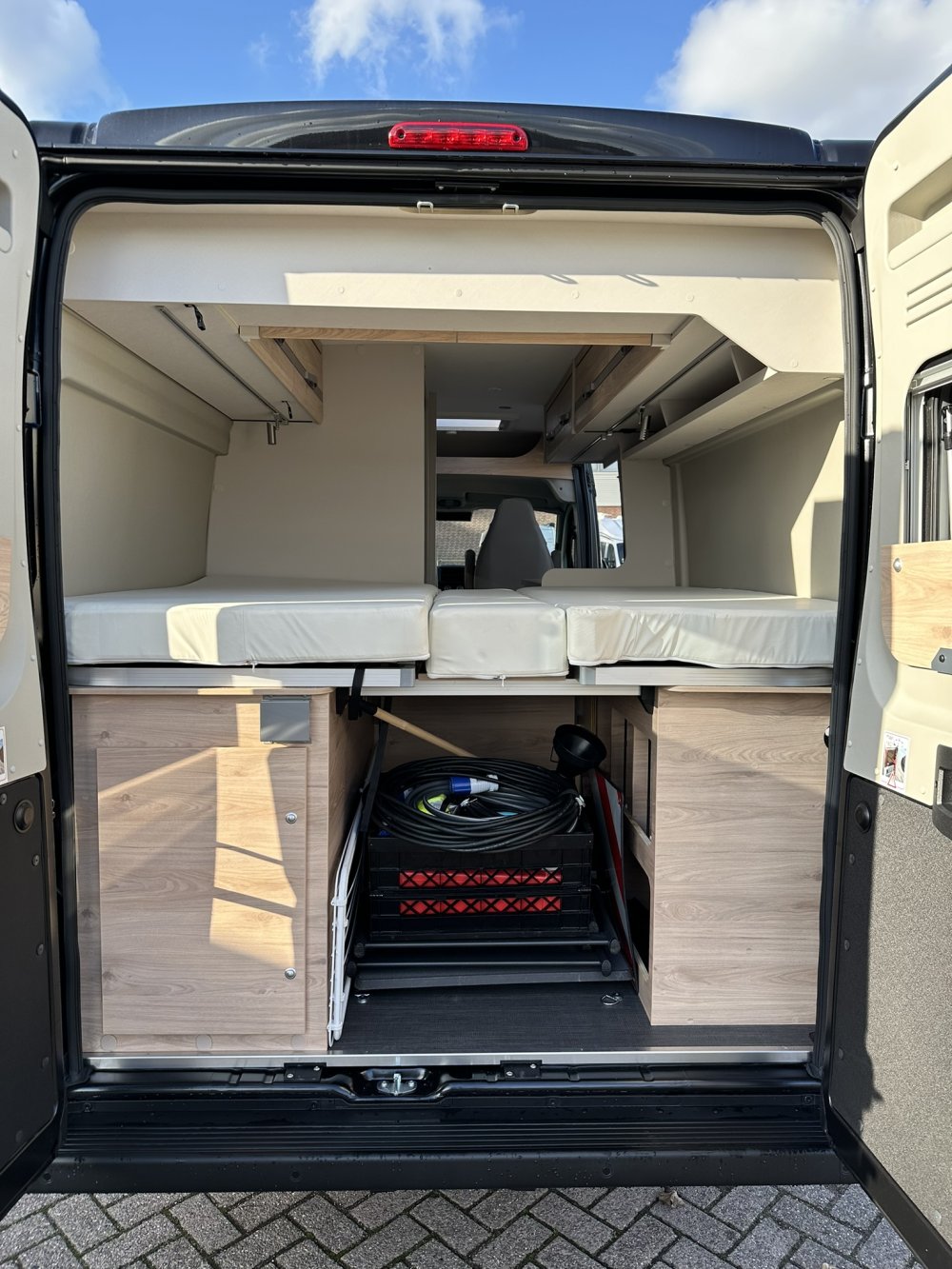 Dethleffs Globetrail 640ES, garage