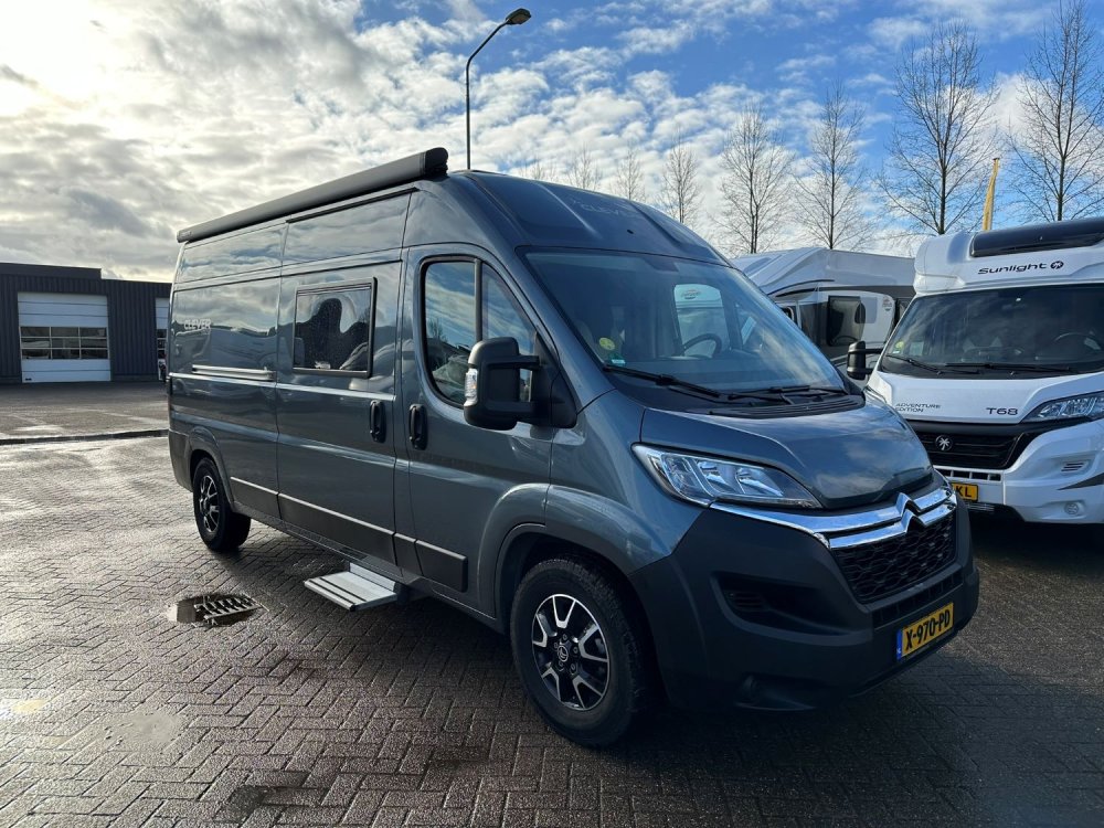 Buscamper clever, zijkant