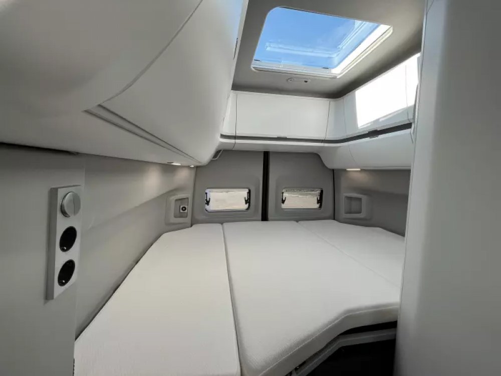 Grand California bed