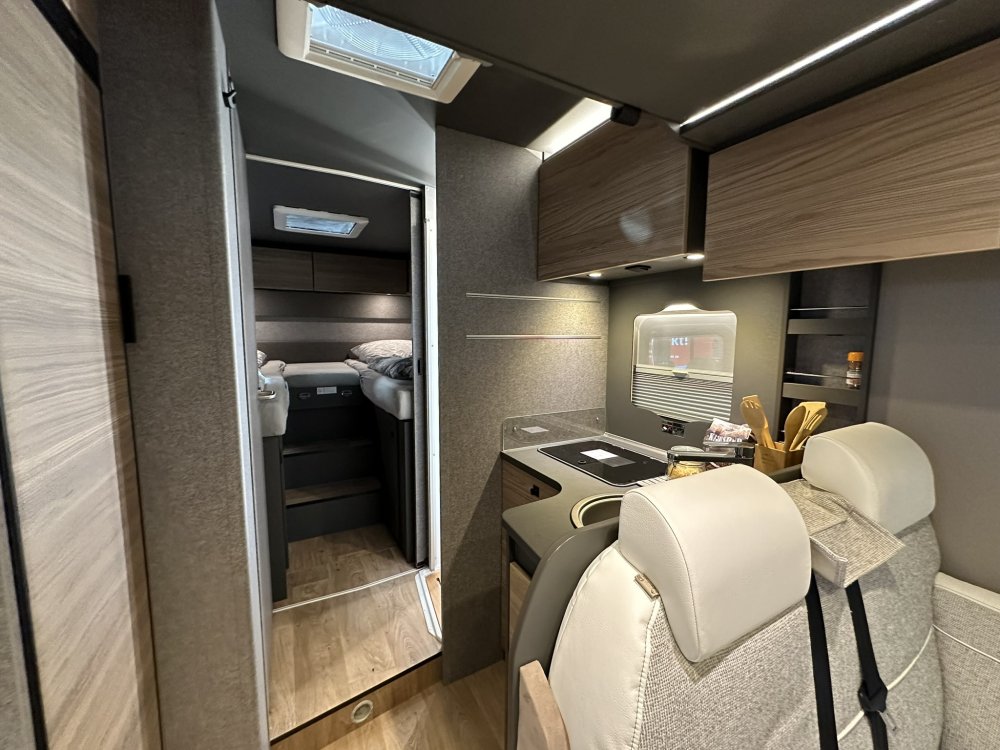 Dethleffs T7057 EB, keuken