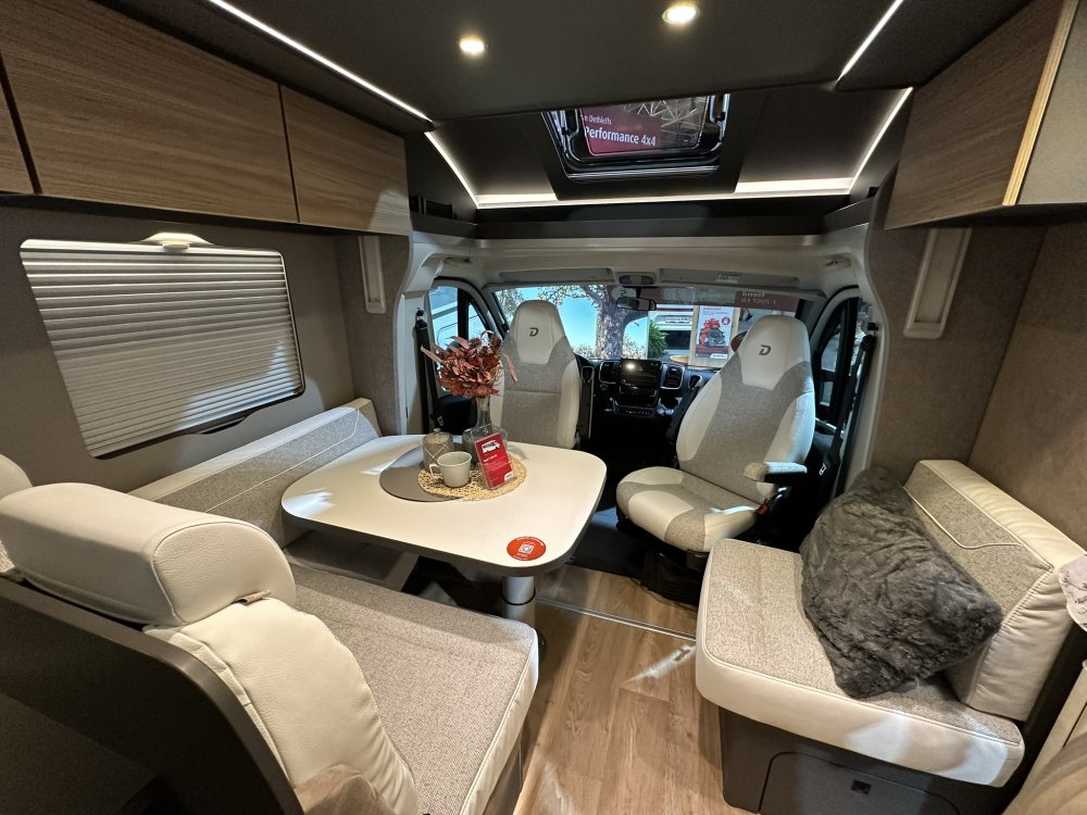 Dethleffs T7057 EB, Zitgedeelte