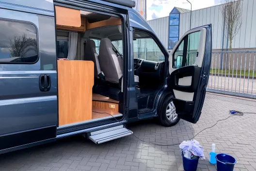 Schoonmaken van een camper