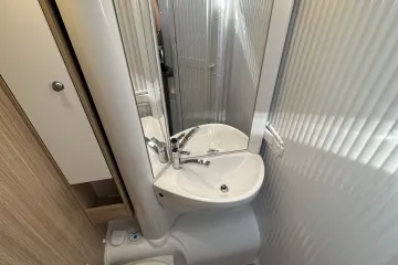 Sunlight T67, toilet