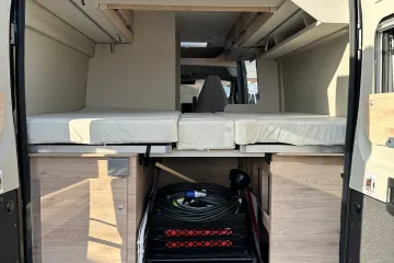 Dethleffs Globetrail 640ES, garage