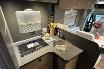 Dethleffs T7057 EB, keuken